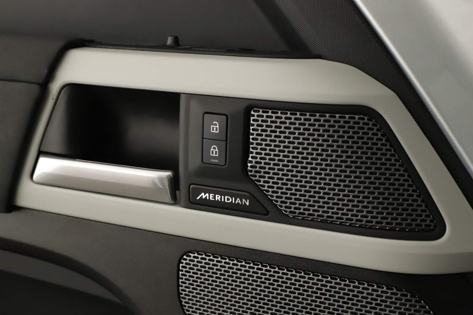 Land Rover Defender - 2023