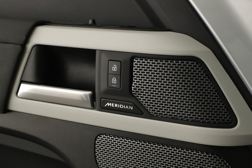 Land Rover Defender, 2023