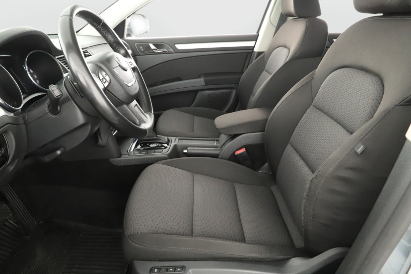 Škoda Superb, 2011