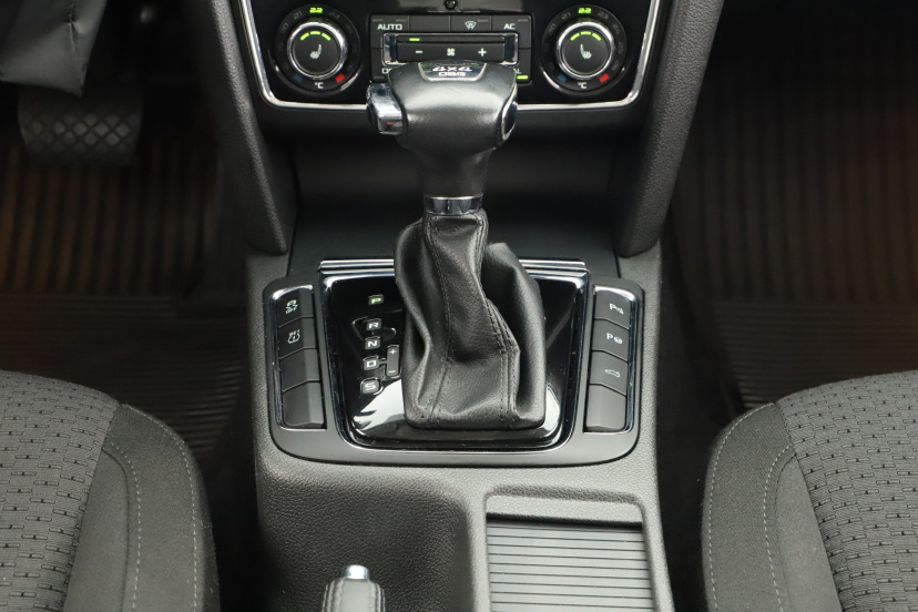 Škoda Superb, 2011