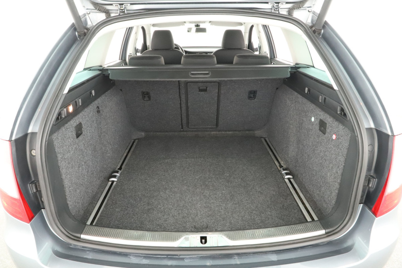 Škoda Superb, 2011