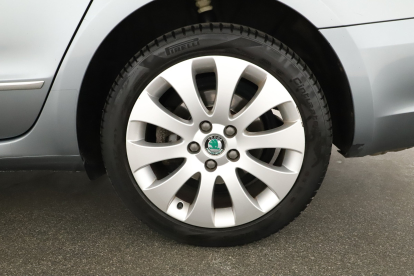 Škoda Superb, 2011
