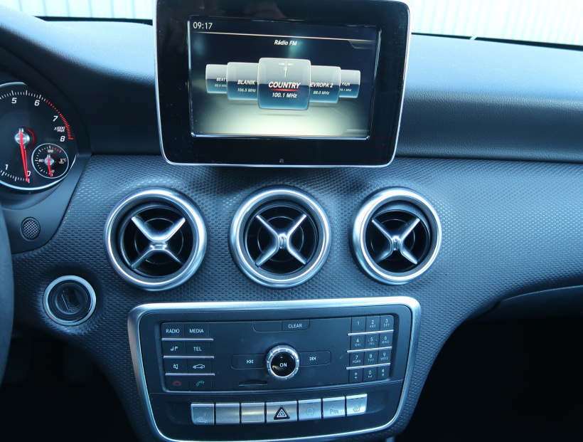 Mercedes-Benz A, 2016