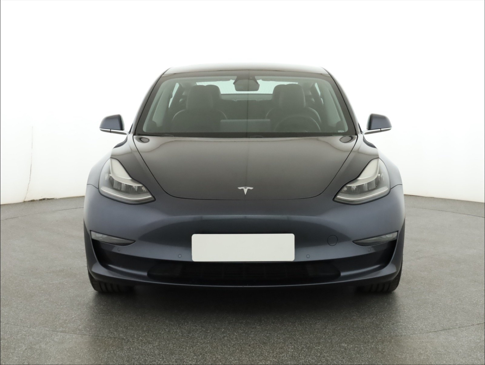 Tesla Model 3 Long Range AWD – fotografie 2