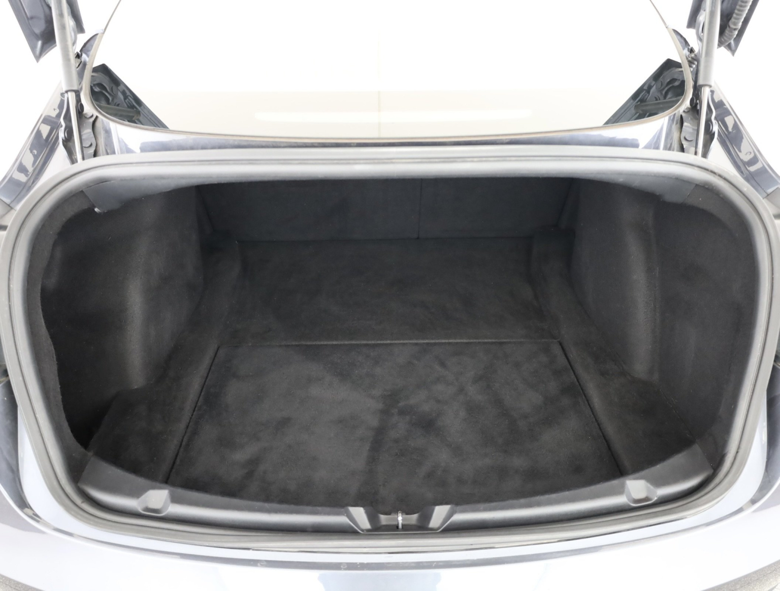 Tesla Model 3 Long Range AWD – fotografie 25