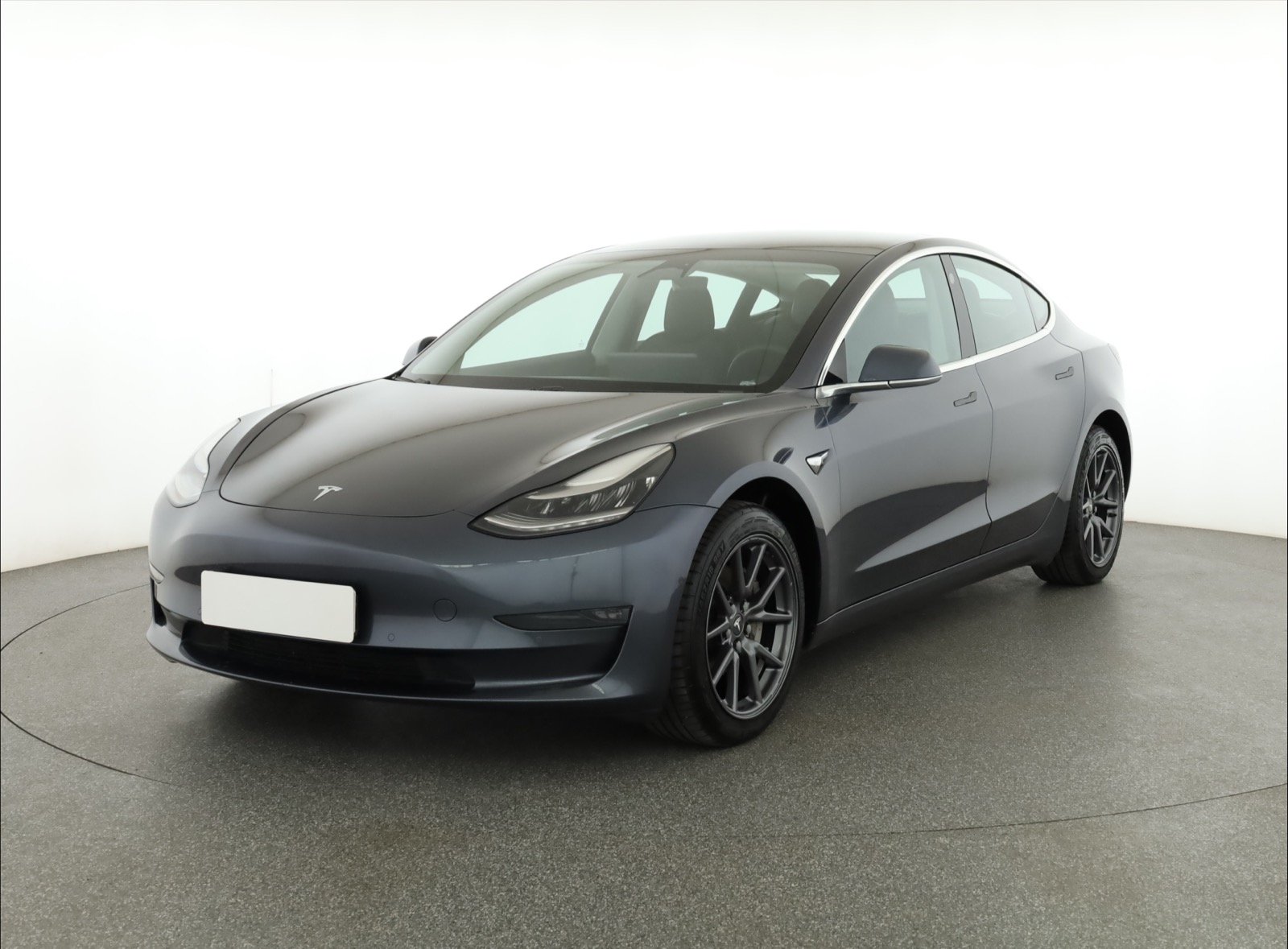 Tesla Model 3 Long Range AWD – fotografie 3