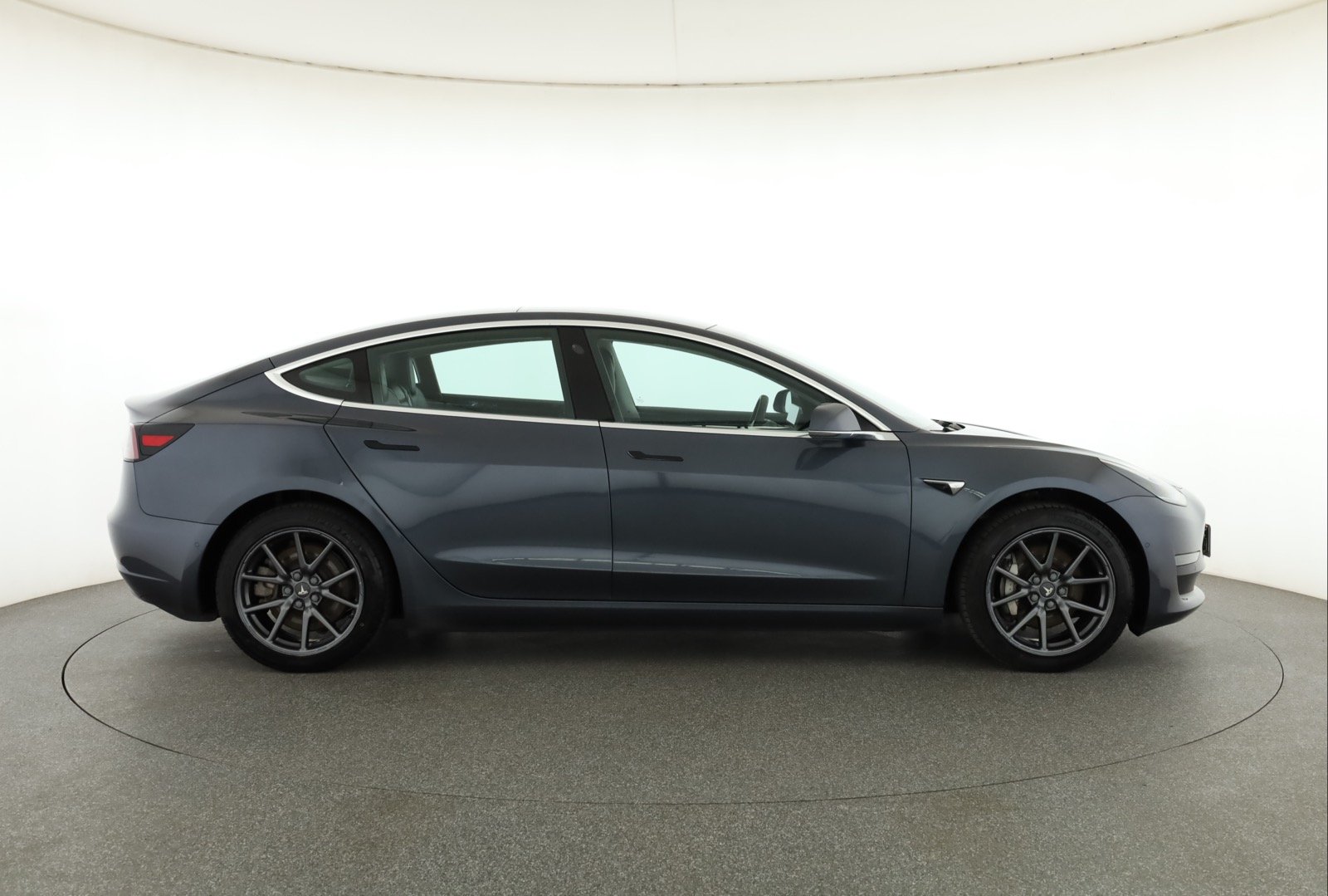 Tesla Model 3 Long Range AWD – fotografie 8