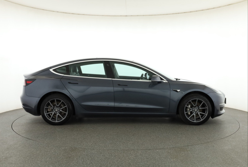 Tesla Model 3, 2019