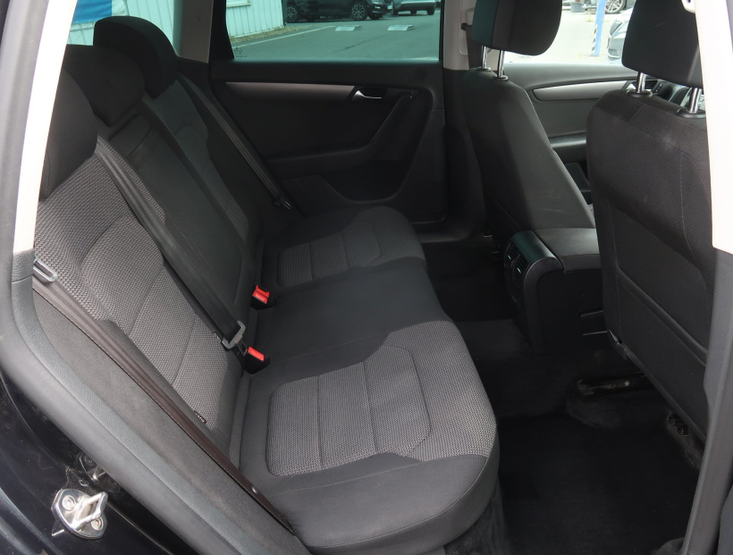 Volkswagen Passat, 2011