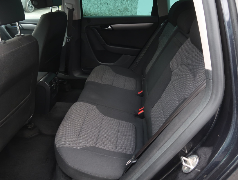 Volkswagen Passat, 2011