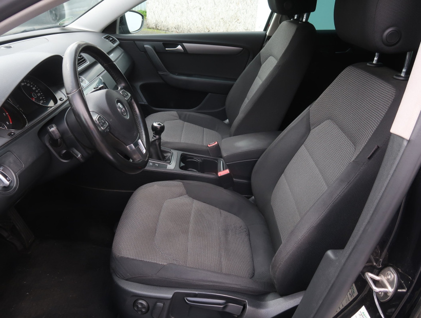 Volkswagen Passat, 2011