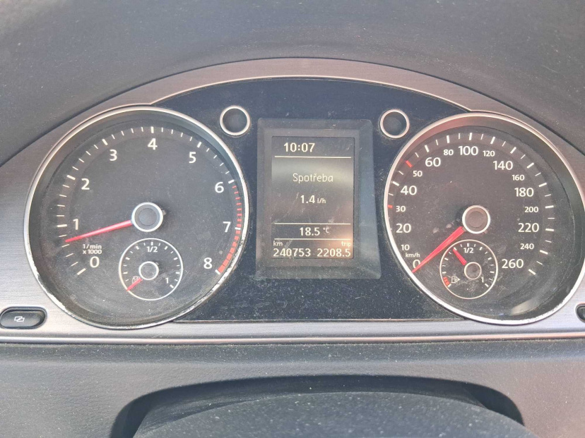 Volkswagen Passat, 2011