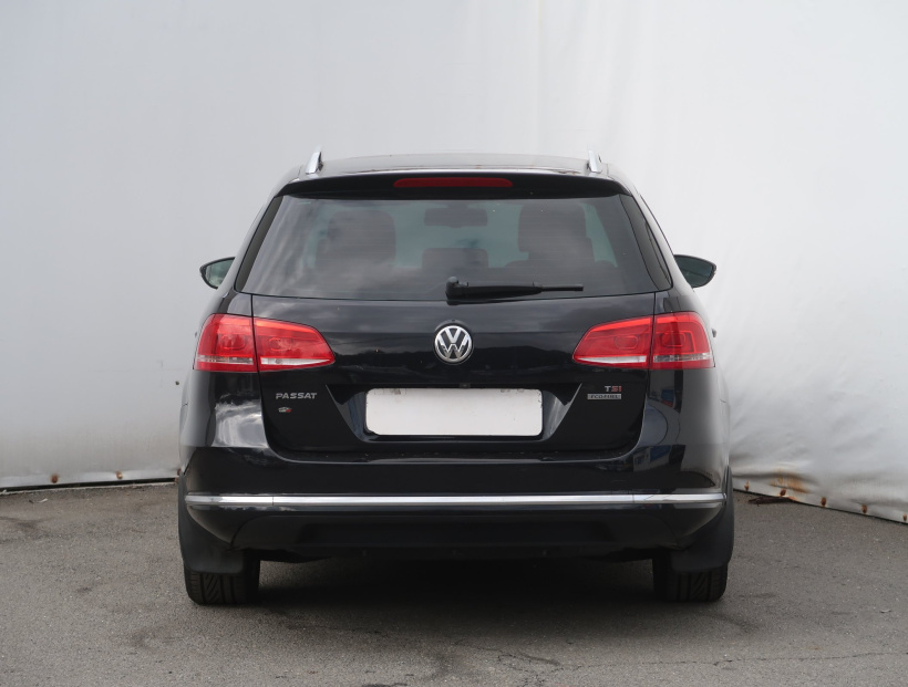 Volkswagen Passat, 2011
