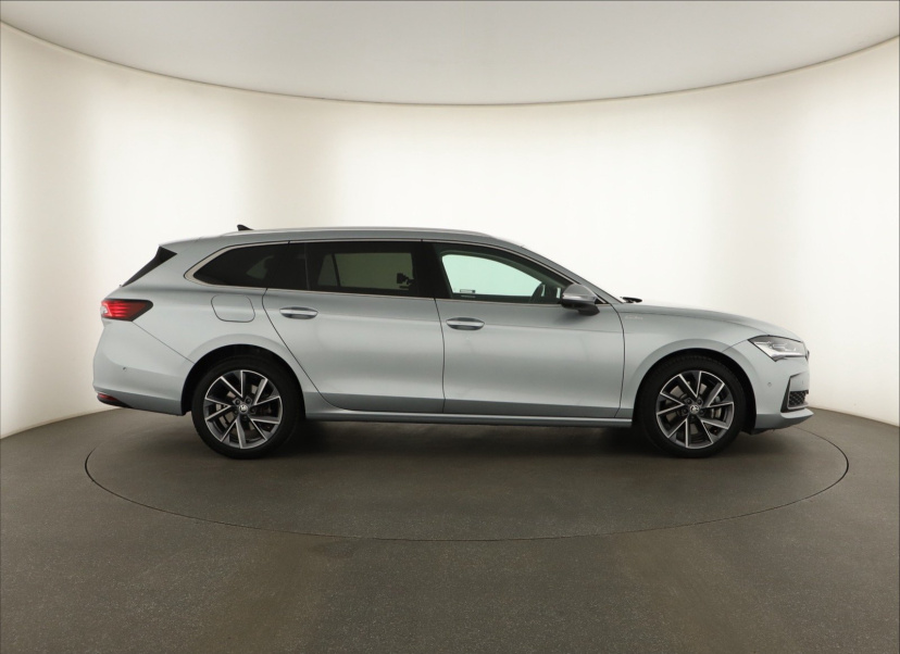 Škoda Superb, 2025
