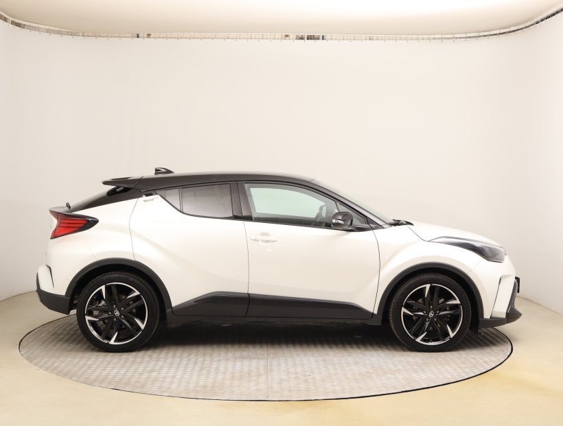 Toyota C-HR, 2022