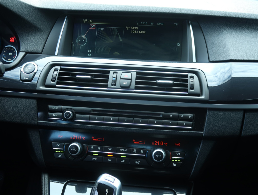 BMW 5, 2015