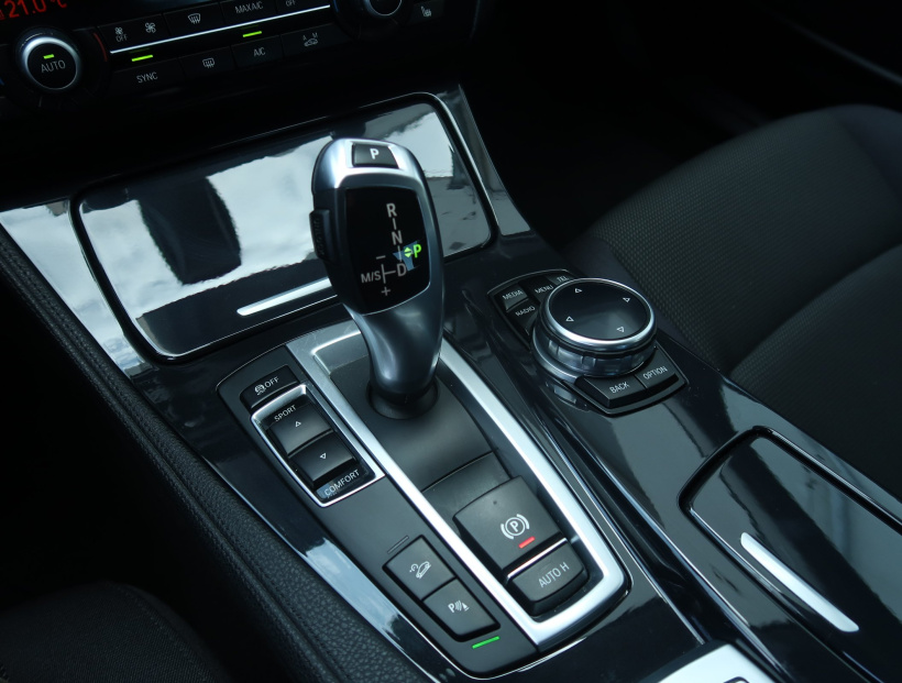 BMW 5, 2015