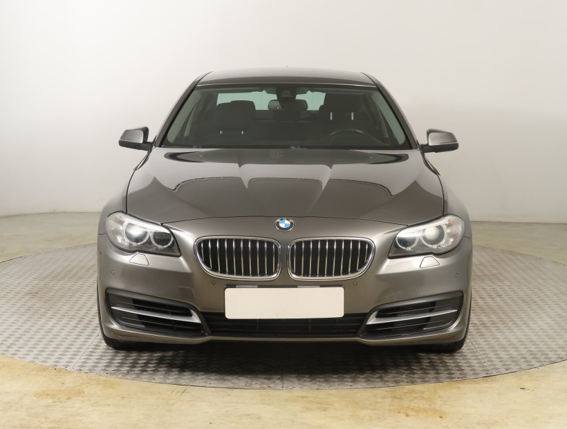 BMW 5, 2015