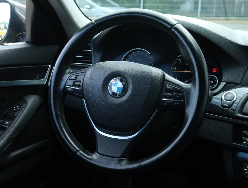 BMW 5, 2015