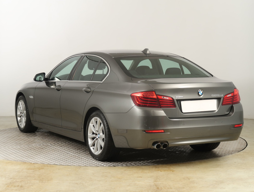 BMW 5, 2015