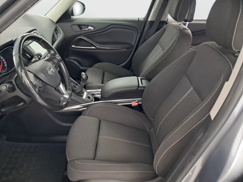 Opel Zafira, 2018