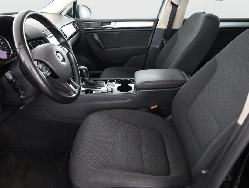 Volkswagen Touareg, 2015