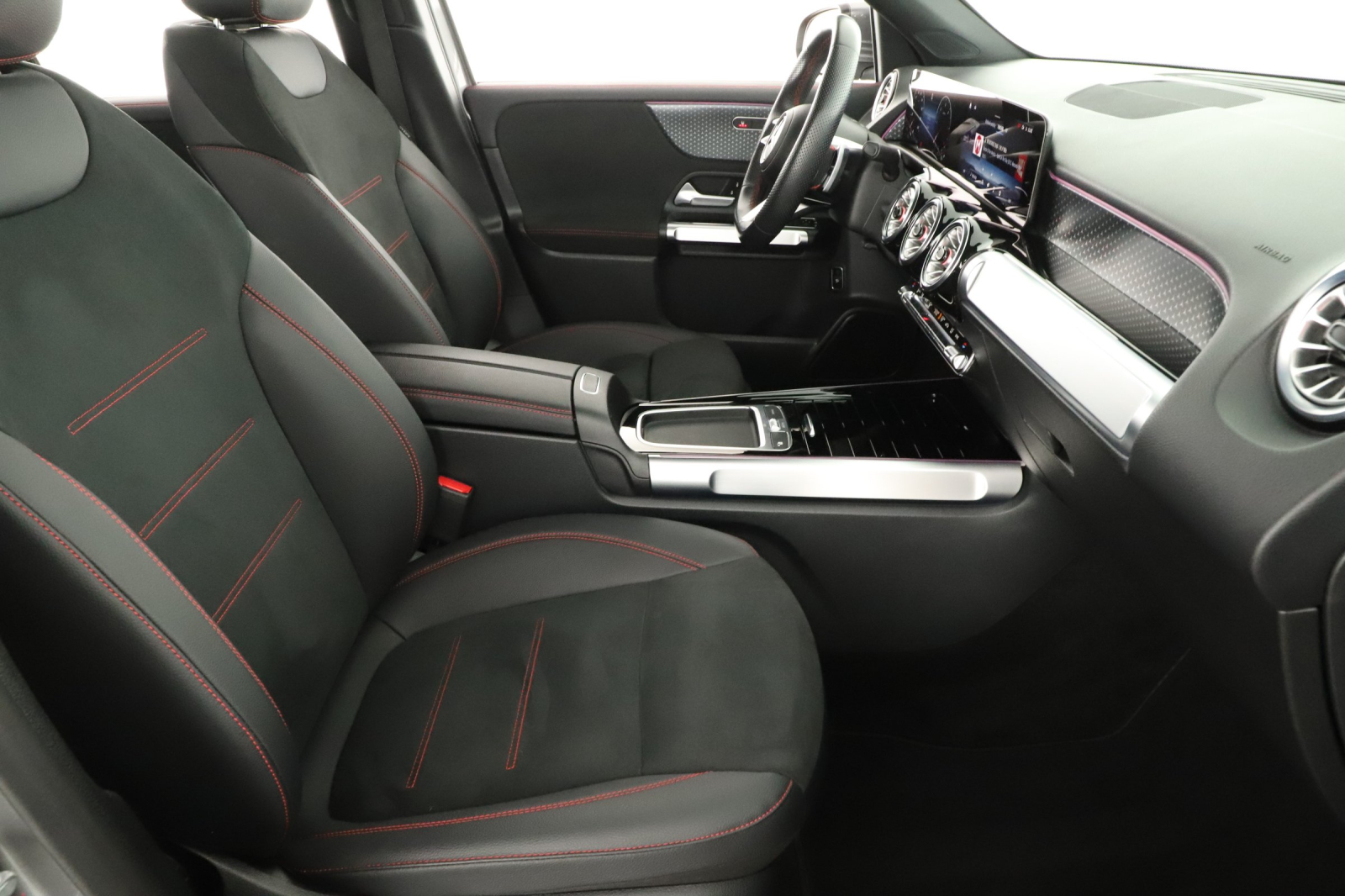 Mercedes-Benz GLB - 2024
