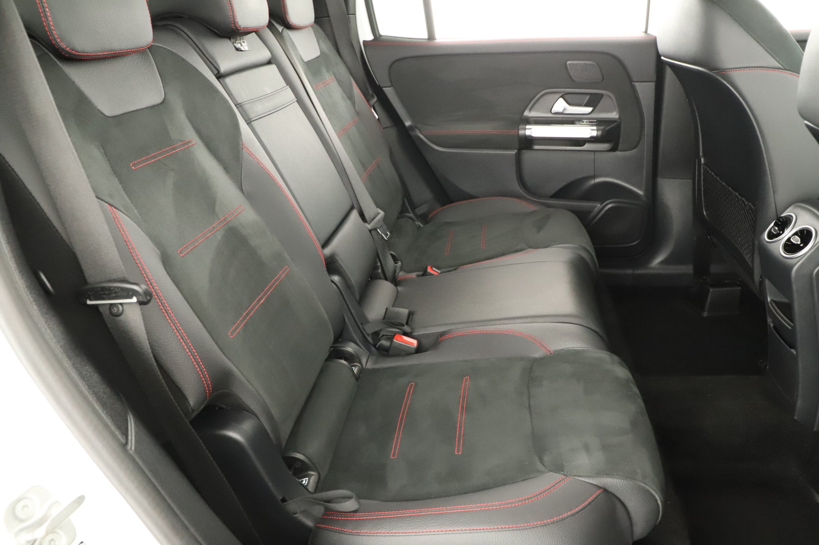 Mercedes-Benz GLB - 2024