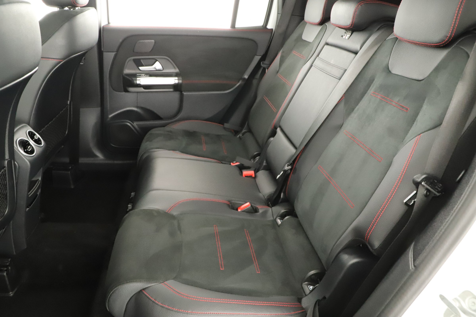 Mercedes-Benz GLB - 2024