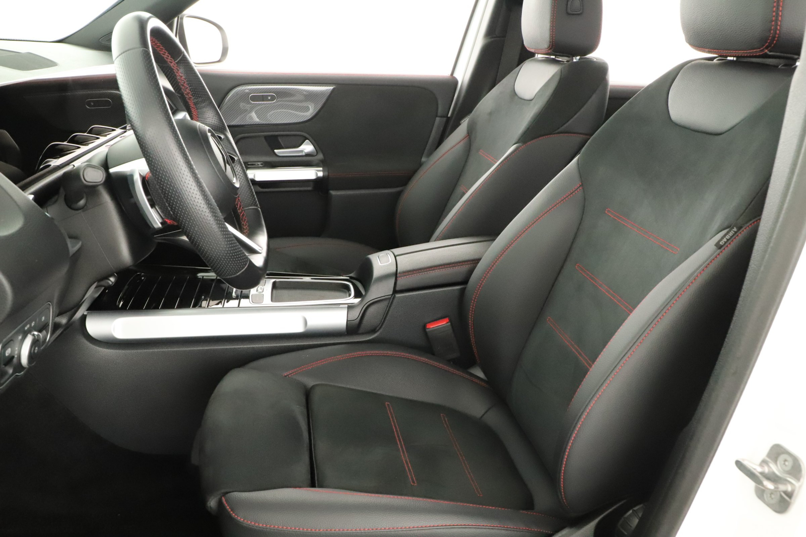 Mercedes-Benz GLB - 2024