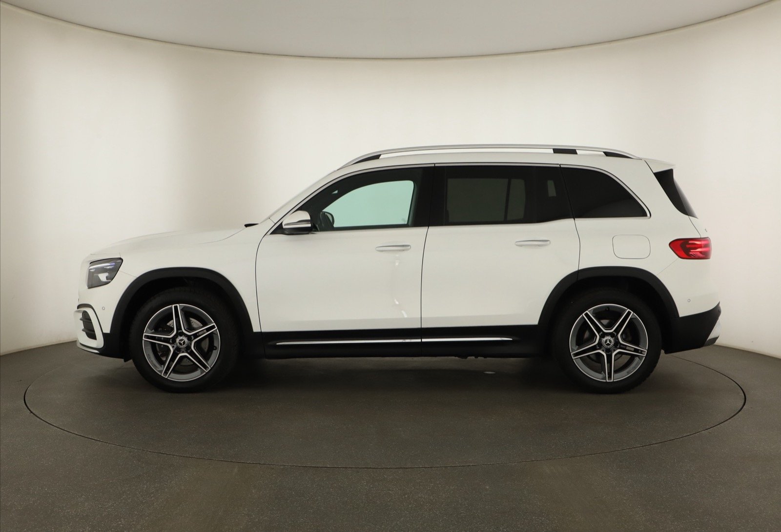 Mercedes-Benz GLB - 2024