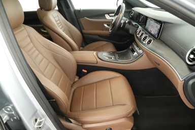 Mercedes-Benz E - 2021