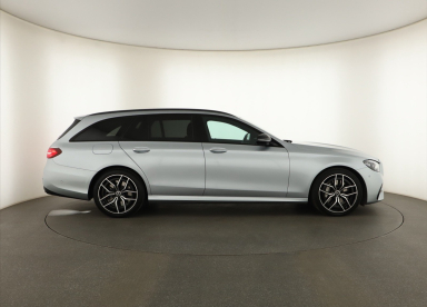 Mercedes-Benz E - 2021