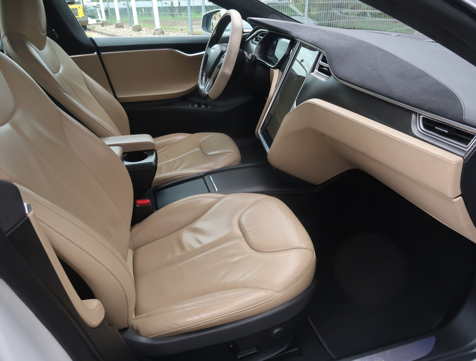 Tesla Model S 85D – fotografie 12