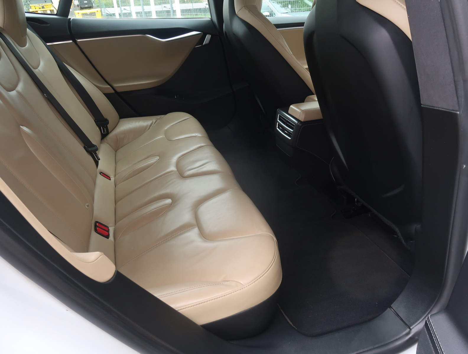 Tesla Model S 85D – fotografie 13