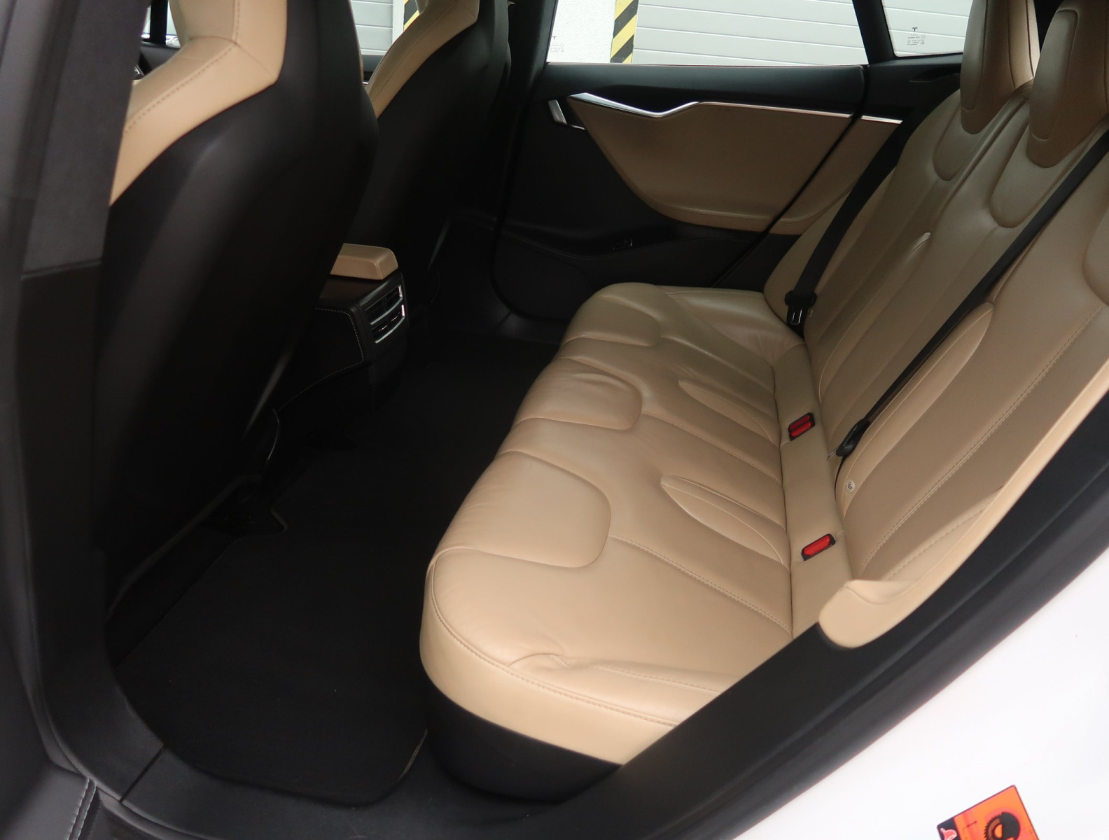 Tesla Model S 85D – fotografie 15