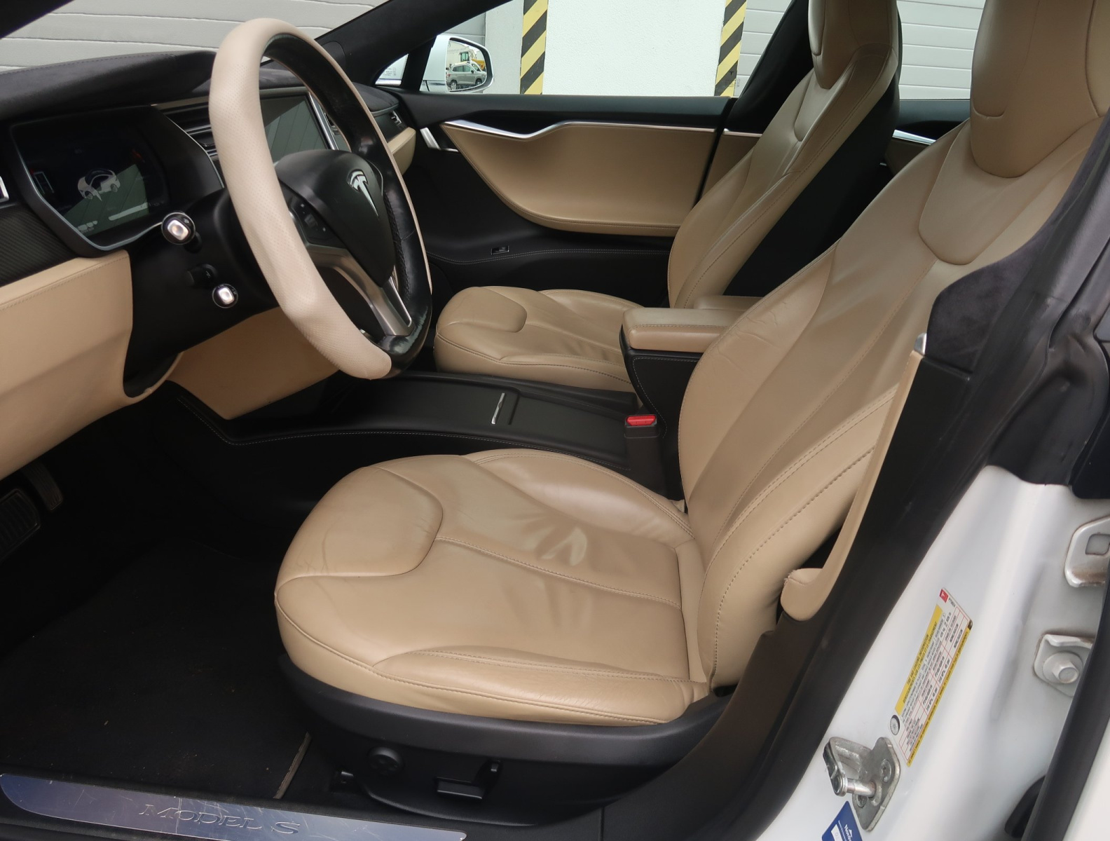 Tesla Model S 85D – fotografie 16