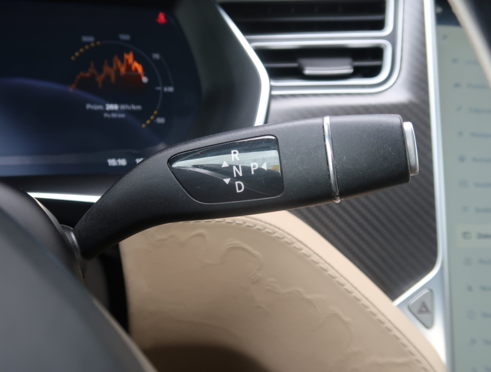 Tesla Model S 85D – fotografie 19