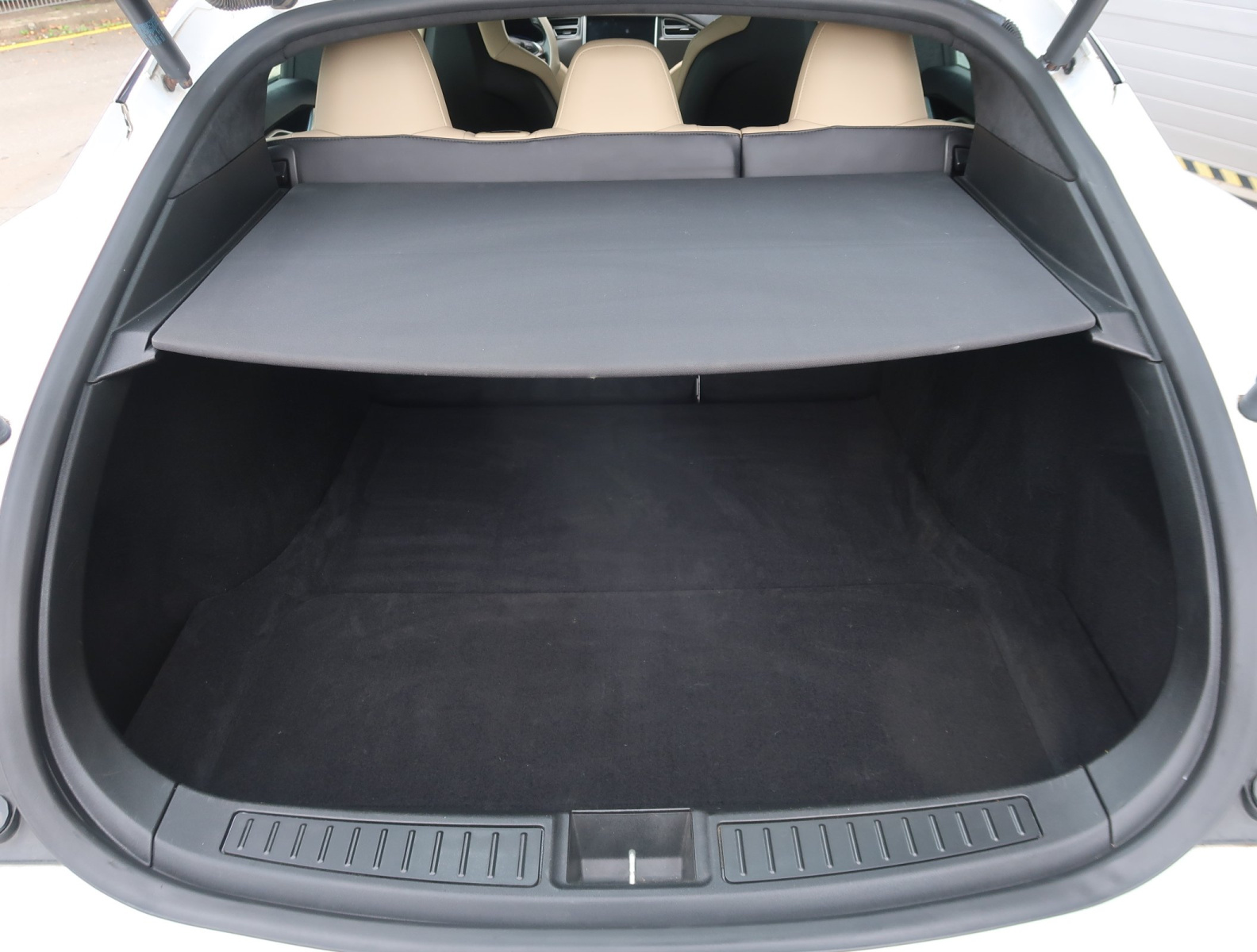 Tesla Model S 85D – fotografie 20