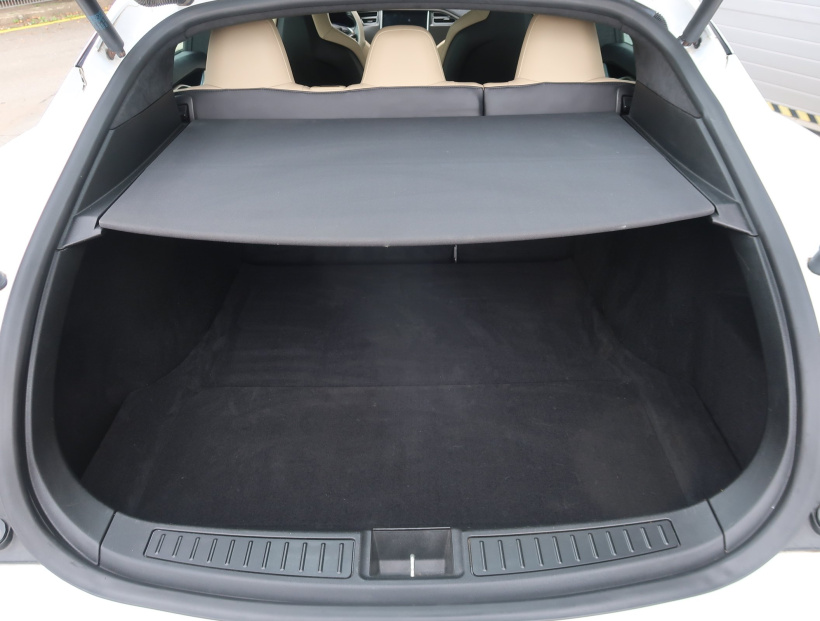 Tesla Model S, 2015
