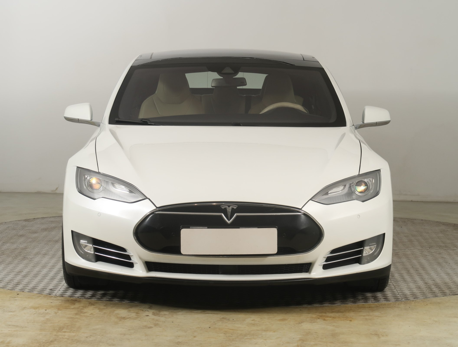 Tesla Model S 85D – fotografie 2