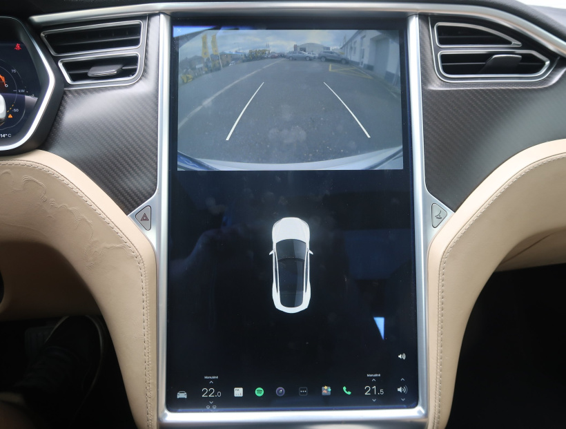 Tesla Model S, 2015