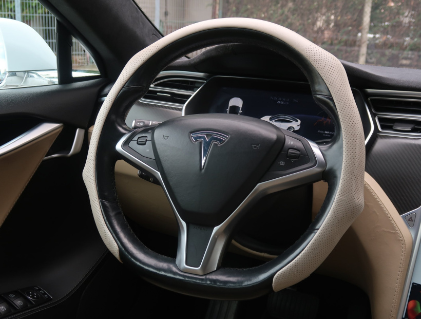 Tesla Model S, 2015