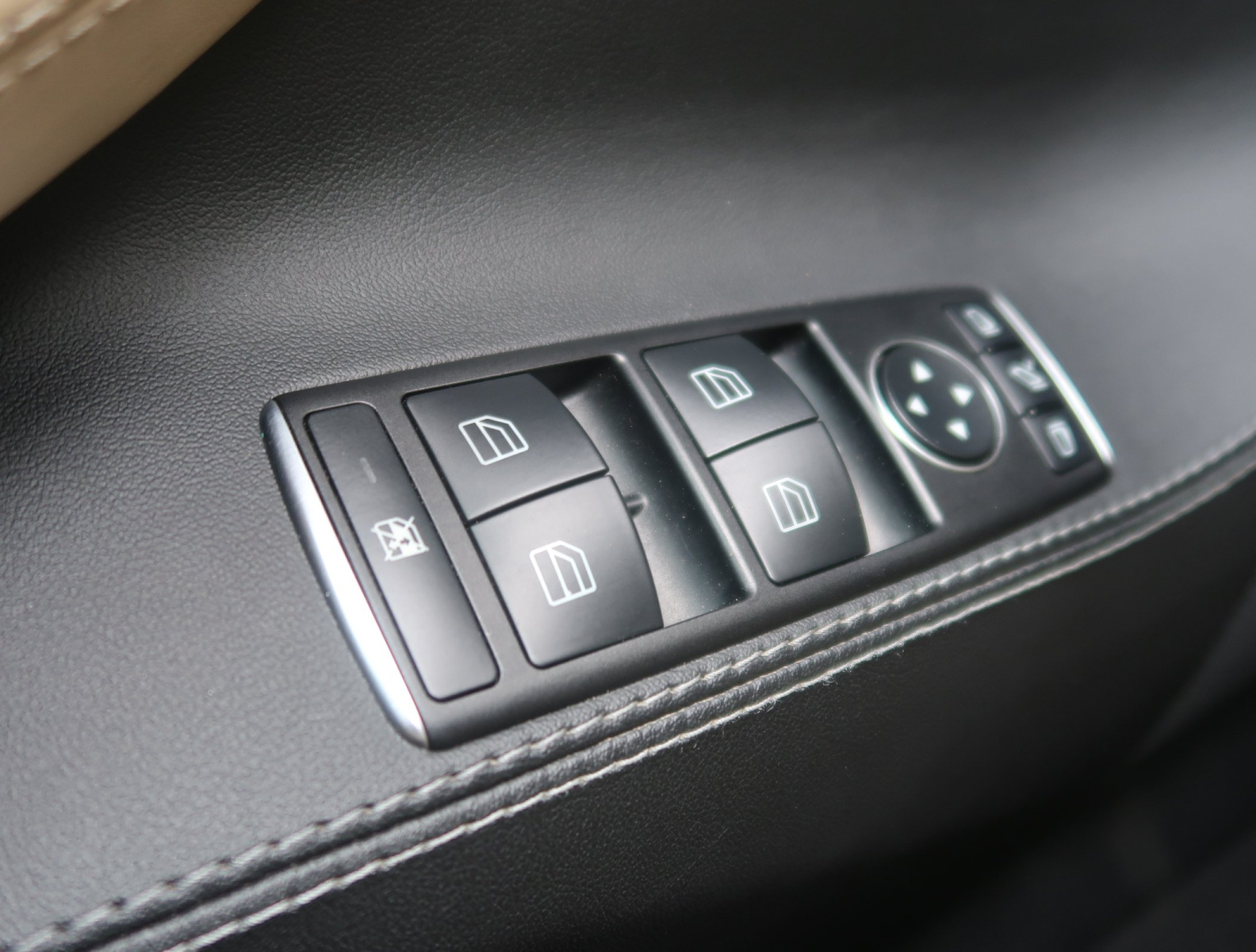 Tesla Model S 85D – fotografie 25