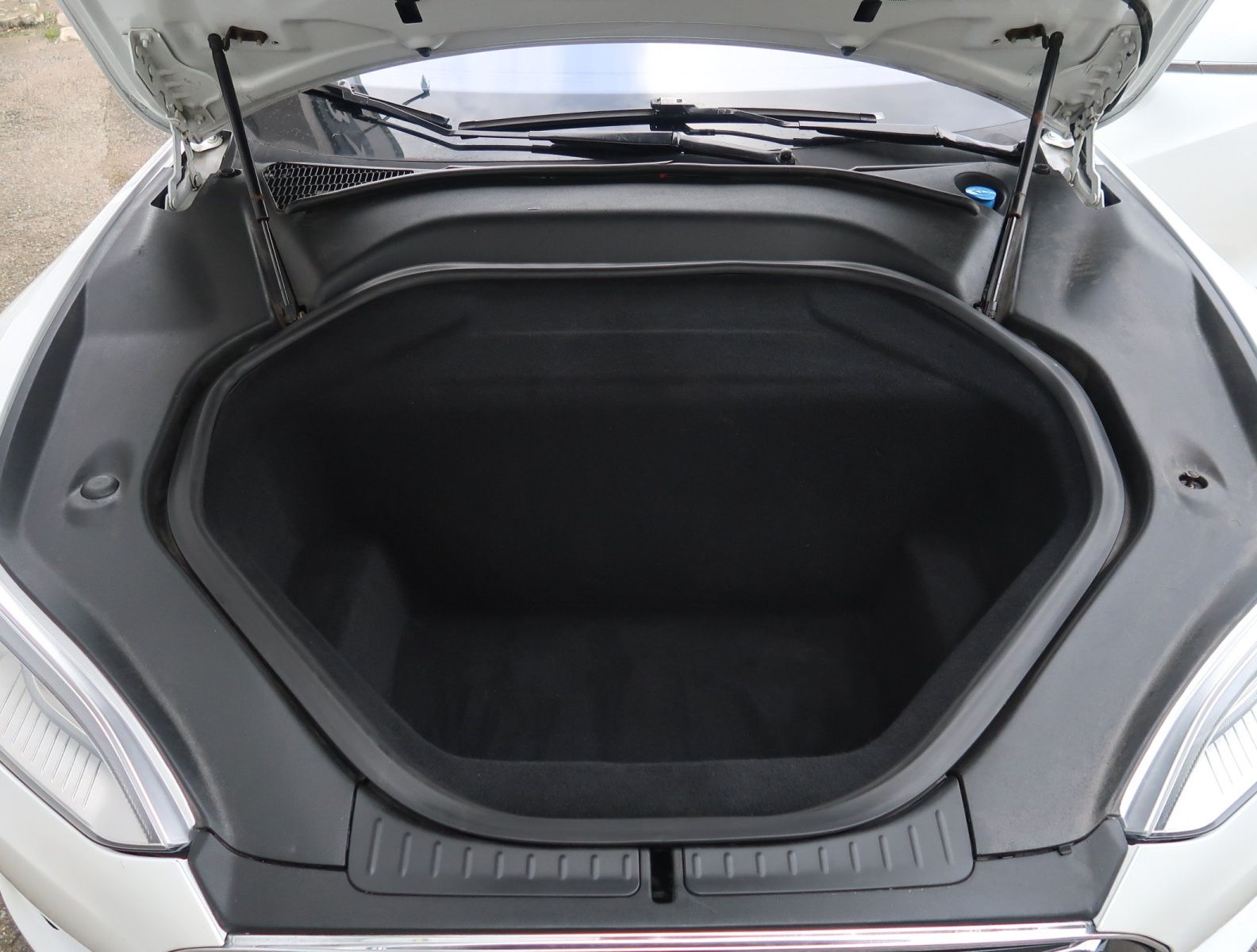 Tesla Model S 85D – fotografie 28