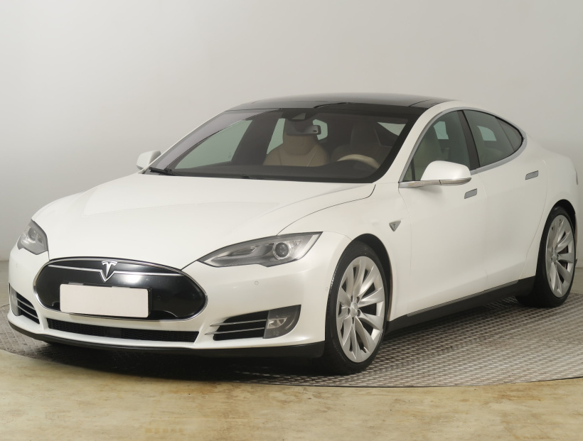 Tesla Model S, 2015