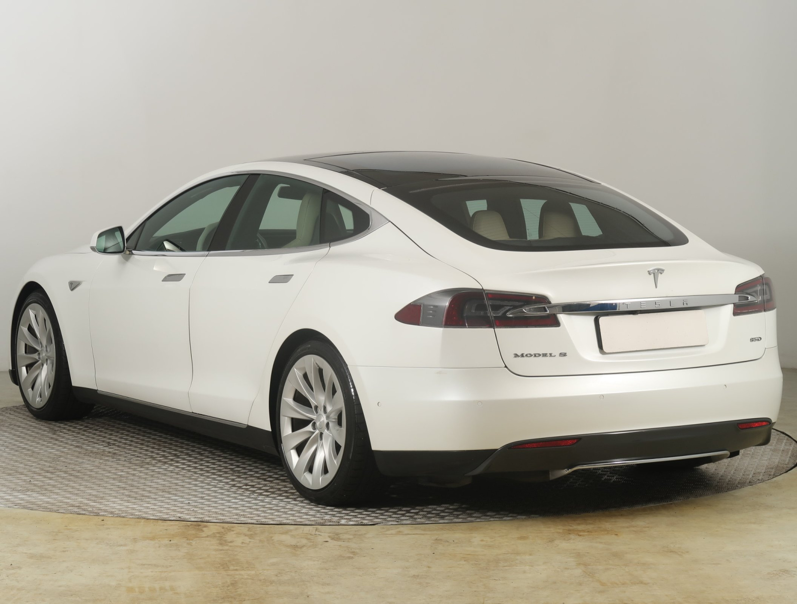 Tesla Model S 85D – fotografie 5