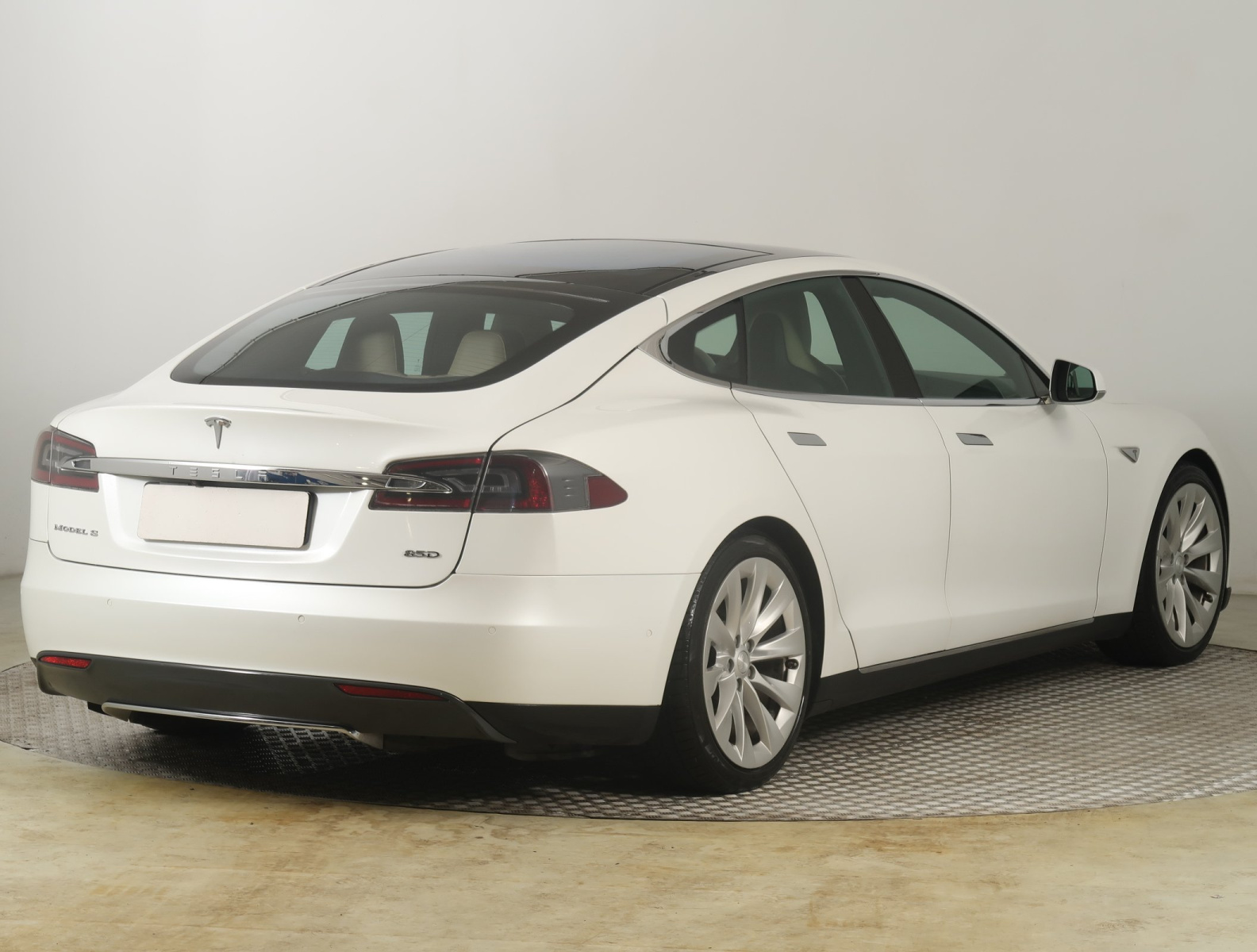 Tesla Model S 85D – fotografie 7