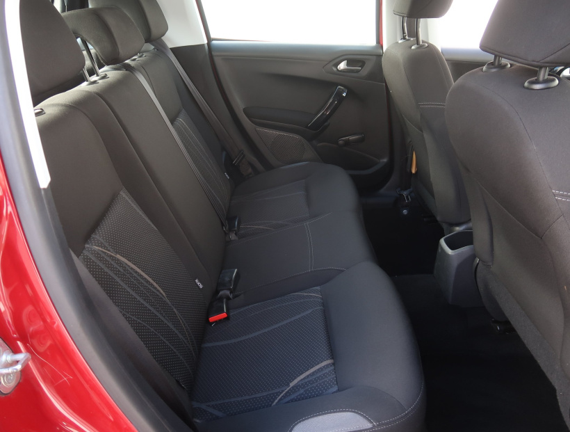 Peugeot 208, 2012