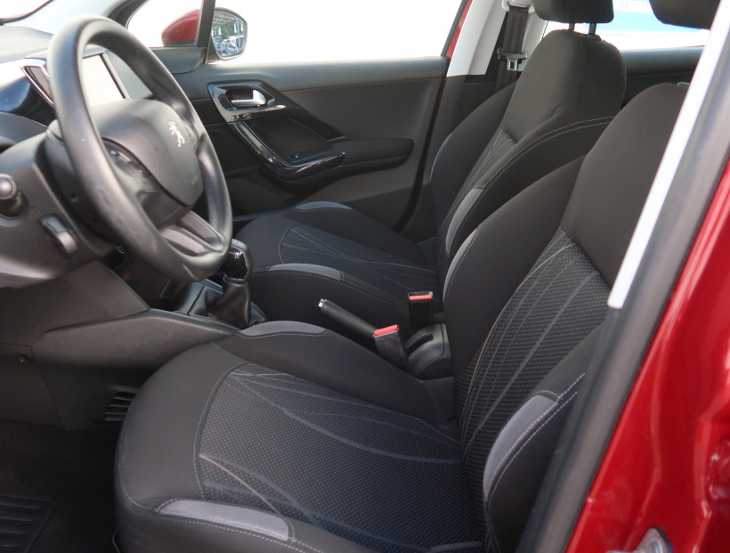 Peugeot 208, 2012